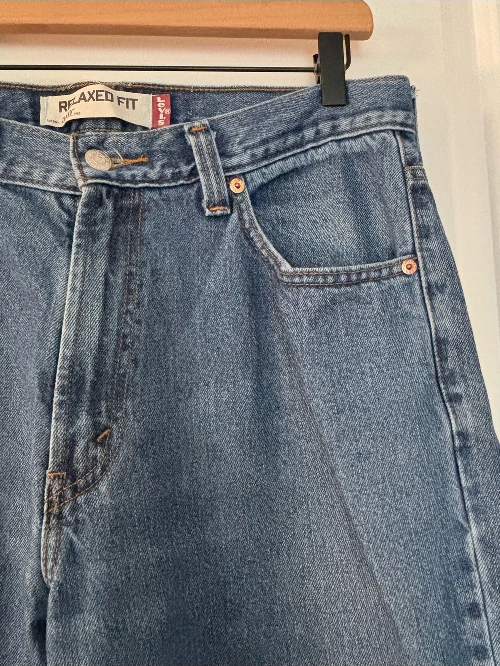 Levi’s 550 relaxed fit 34x36 men’s medium wash tapered